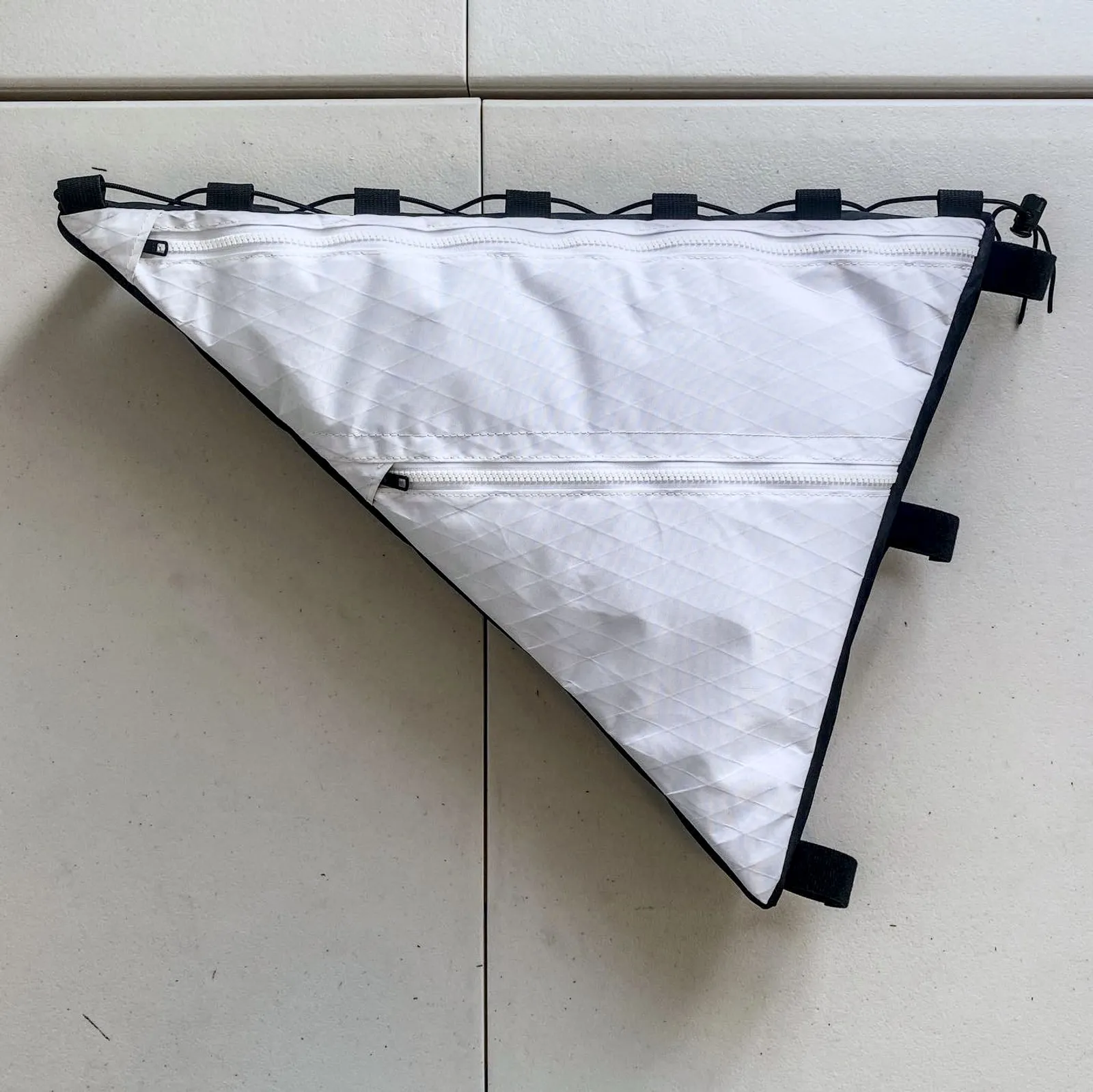 Thomas' framebag, back side, on a table